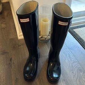 Hunter Women’s Original Tall Gloss Rain Boots